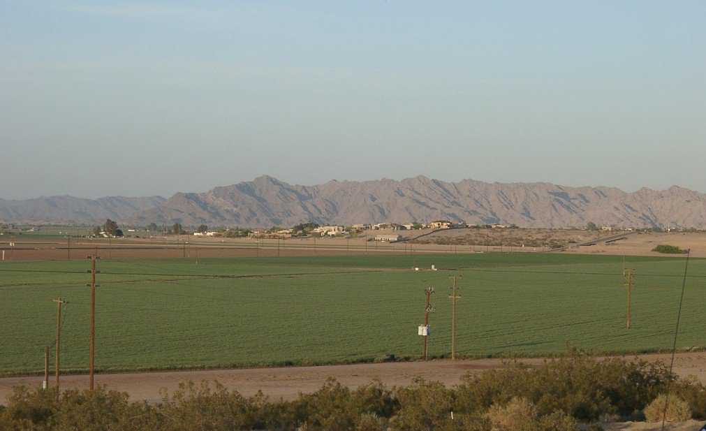 Spectacular Surroundings — Yumadome is enclosed by beautiful fields and mountains.