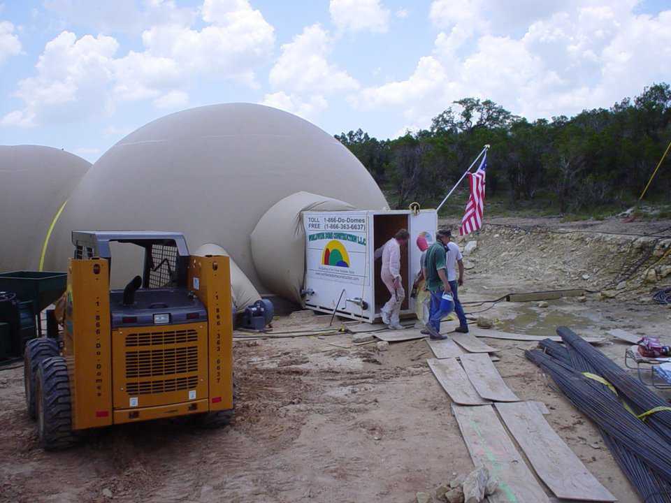 Construction of Cline dome — Mark & Valerie Cline built this 5300-square-foot multiple dome home in Austin, Texas.
