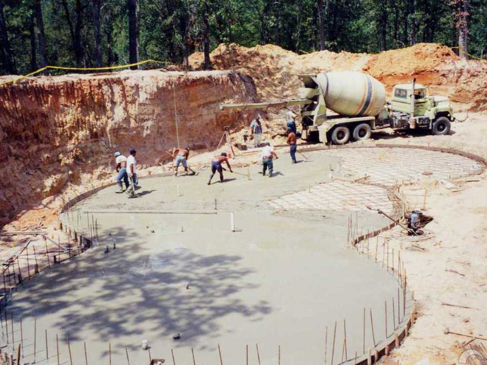 Preparing the Site — It took many workers to prepare the ground for Glenn’s huge dome-home.