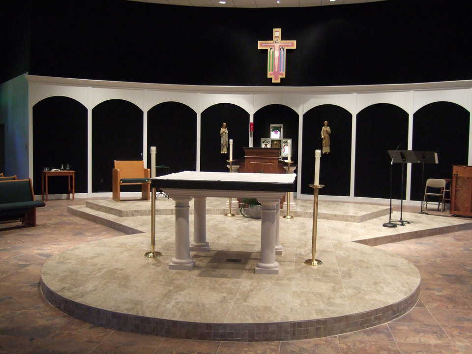 Straights and curves — The focus of the entire sanctuary is the rectangular altar table that sits on round pillars in the center of a raised, circular platform.