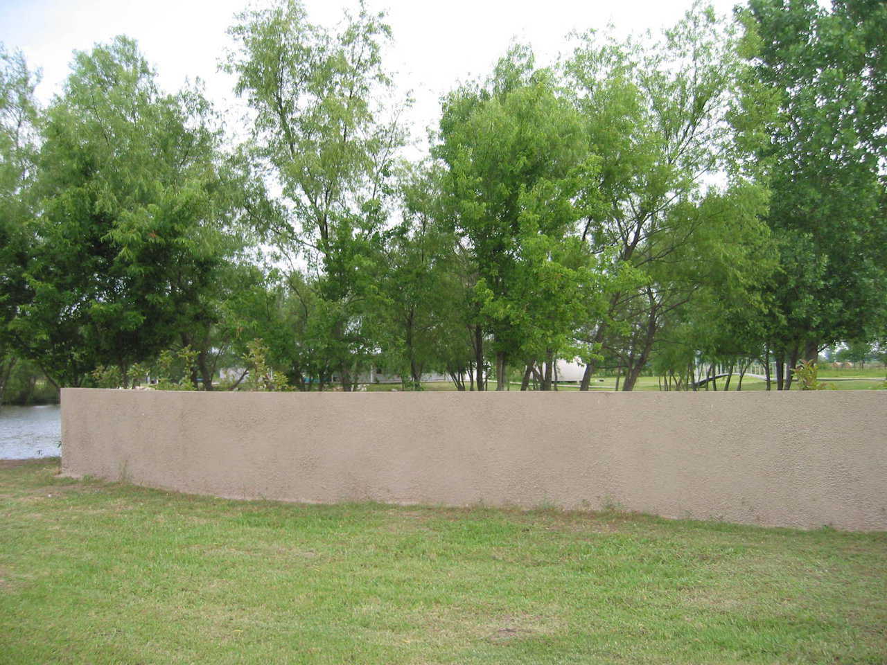 Wind resistant design — Most of our fences are zig-zagged to provide higher resistance to damage from tornadoes and high-winds.