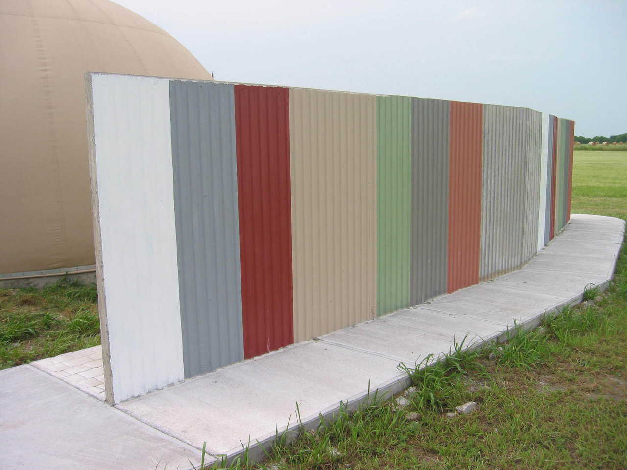 Corrugated steel appearance — The texture on this fence was achieved by using corrugated steel as the form.
