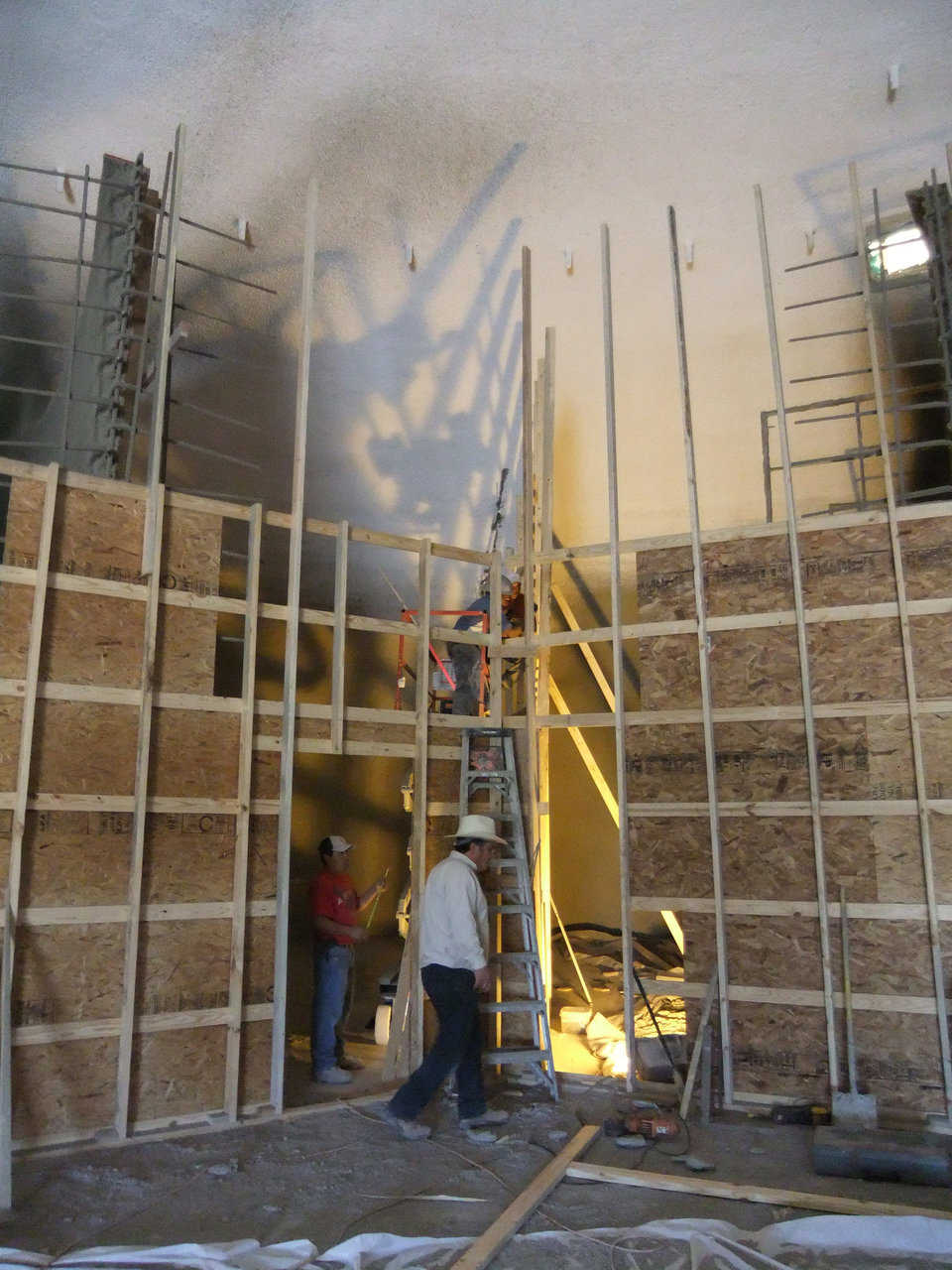 Single-side forms — A single-side form system is much faster to build and needs less materials. In this innovative system, walls are formed with plywood, then sprayed with shotcrete to create an ultra-strong structure.