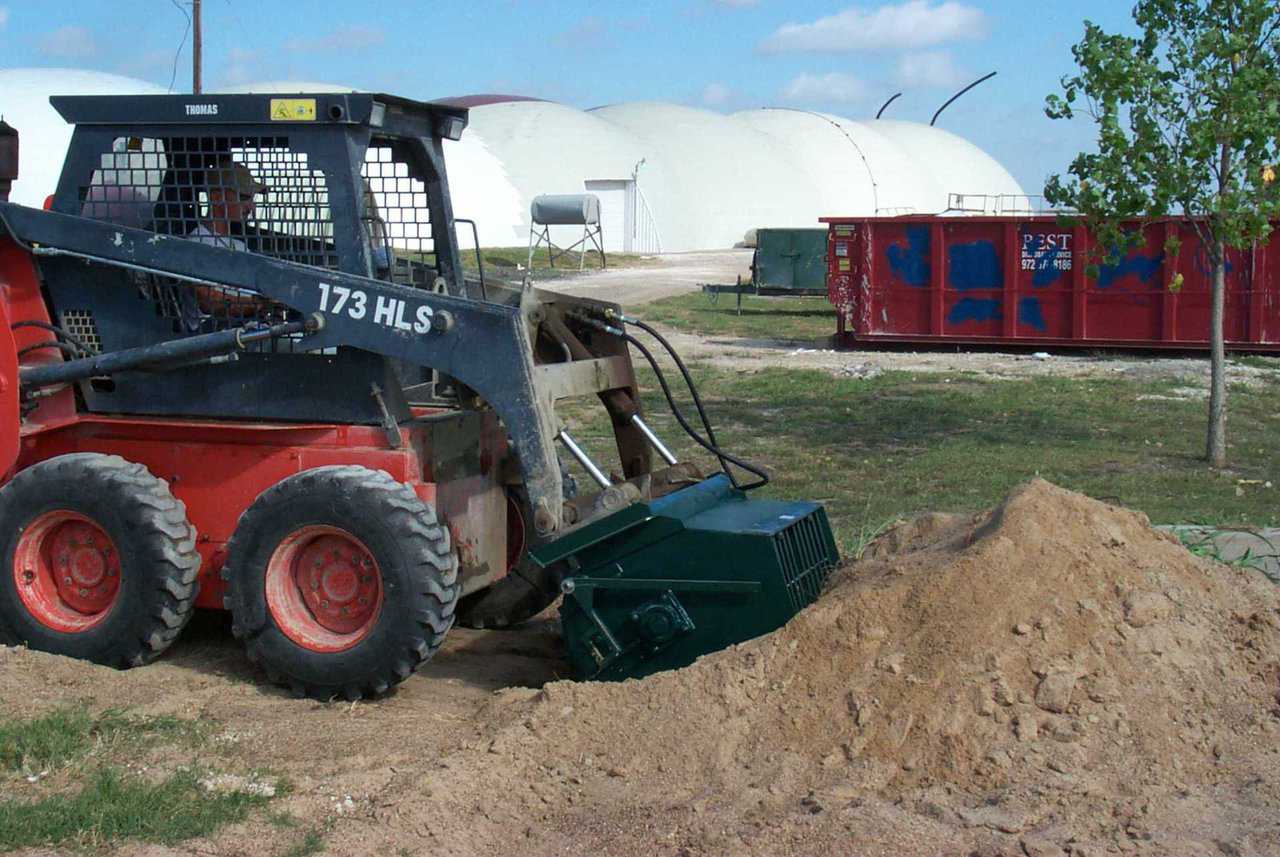 Easy loading — One of the biggest advantages of having the mixer attached to the front of the skidsteer is that loading the bucket requires no shoveling.  After a few practice loads, it surprisingly easy to get an accurate amount of aggregate every time.