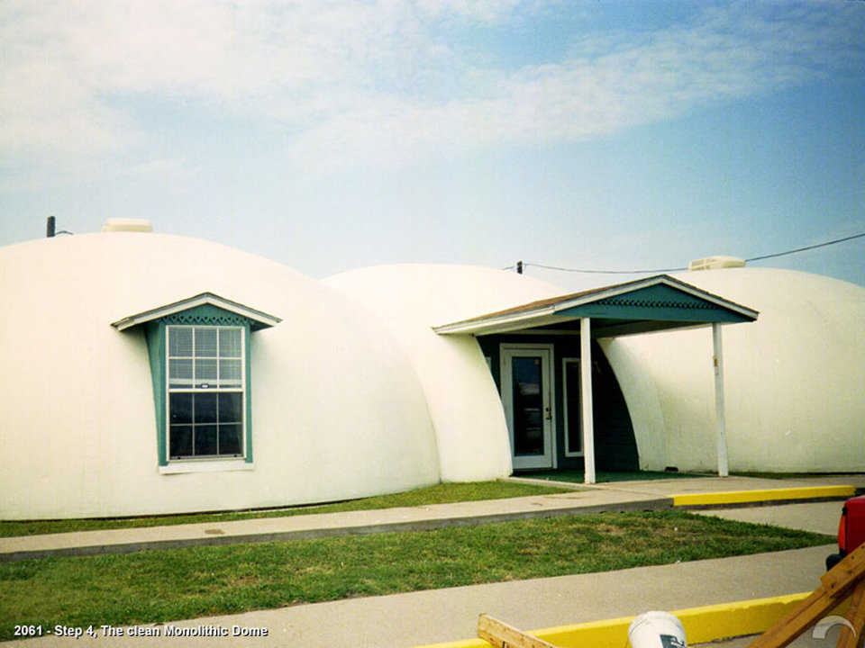 Large domes — Workers washing large domes should be tied to safety lines.