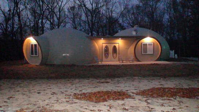Irie at twilight — Jerri Hudson named her 1000-square-foot Monolithic Dome home “Irie,” which means “alright” in Jamaican.