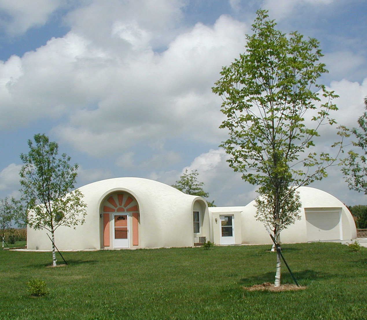 Harrisonville Dome — Even though the O’Dells downsized from 2000 to 1200 square feet, the Harrisonville Dome is the perfect retirement home.