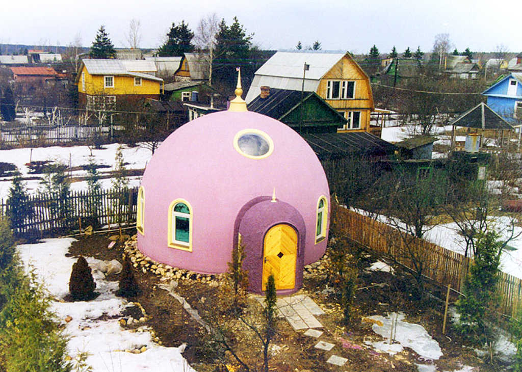 Monolithic Dome in Mocow — Sviet Raikov, a native Russian, built this Monolithic Dome home, 36′ × 18′, after learning the technology in a Monolithic Workshop. An American flag flies from the dome’s top.