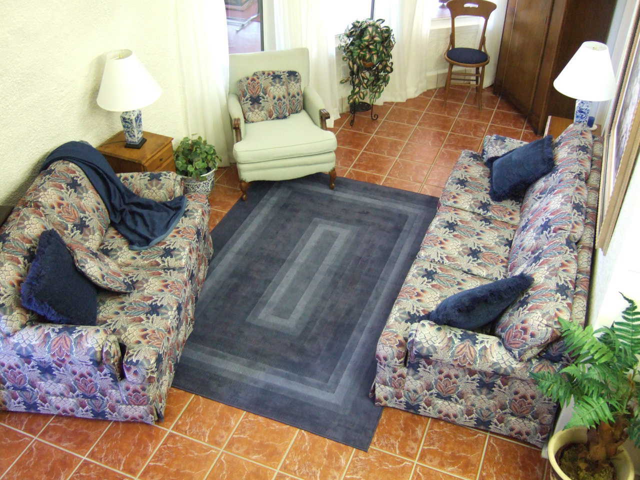 Let’s talk! — Charca Casa’s great room has several convenient and comfortable conversation areas.