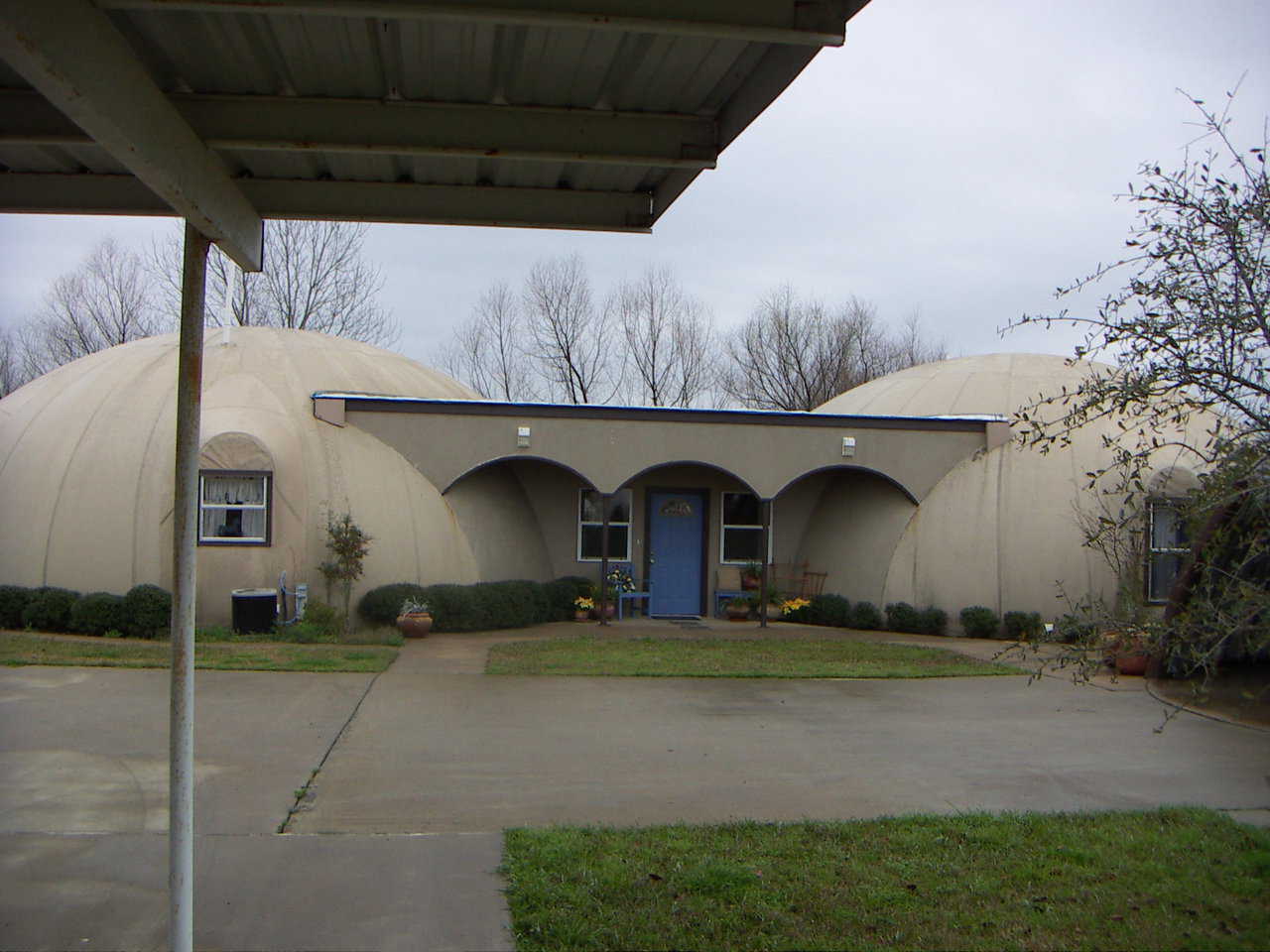 Designed as a Duplex — Charca Casa consists of two, connected, forty-foot-diameter Monolithic Domes.