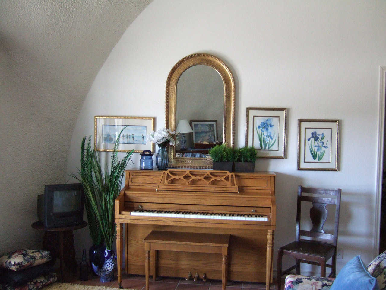 Music, Music, Music! — Efficient furniture placement allows room for a piano within the 804 square feet of this Monolithic Dome home.