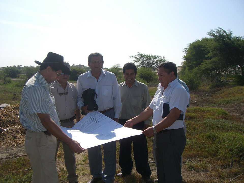 Agricultural leaders check LaPeña’s plans — The leaders of the Homeowners Association meet with Carlos from SUBE to talk about plans for the area.