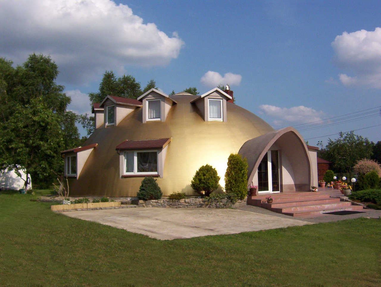 Pregowski Monolithic Dome Home — In 2000, Monolithic Construction of Poland built this two-story Monolithic Dome dream home that has a 50-foot diameter and a living area with 2500 square feet. In 2007, Jan cleaned the Airform and gave it a beautiful, new look with products available in Poland.
