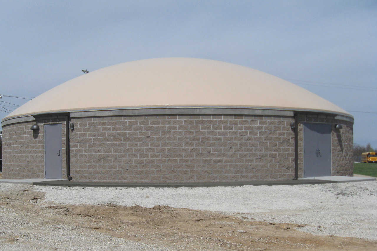 Niangua, Missouri — This FEMA funded structure which will hold approximately 400 people, qualified for the grant money because Monolithic Domes meet FEMA’s criteria for design and construction of community safe rooms, and also offer near-absolute protection from tornadoes and hurricanes.