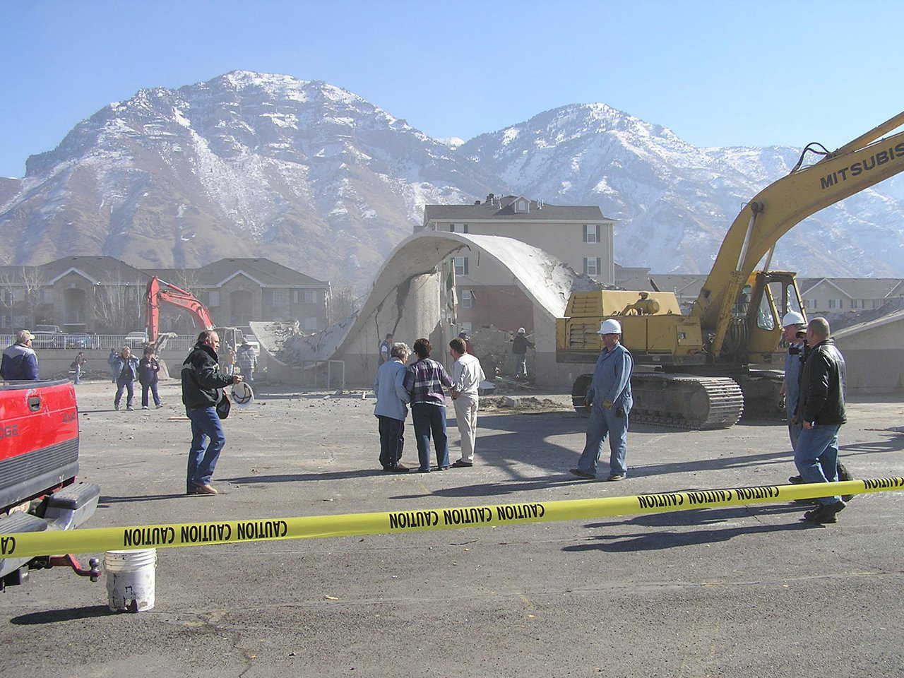 Ream’s Turtle collapses — The Turtle had five large entrances. After extensively pounding the concrete between its entrances, a track-hoe attacked one of those entrances and that finally triggered the structure’s collapse.