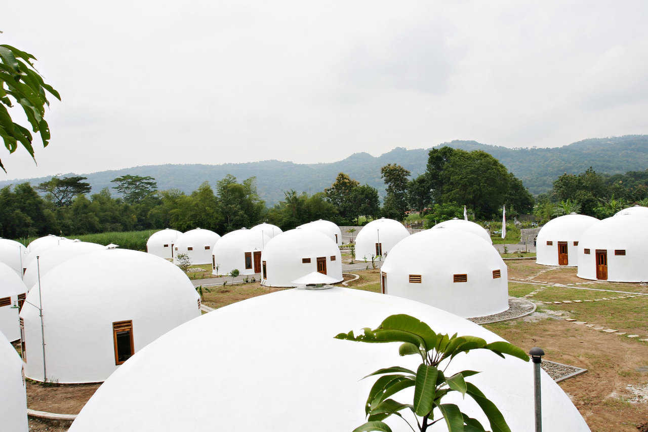 Indonesian village of New Ngelepen — This village of 80 Domes brought new homes, clean water, a school, a masjiid and a medical clinic to 71 families.