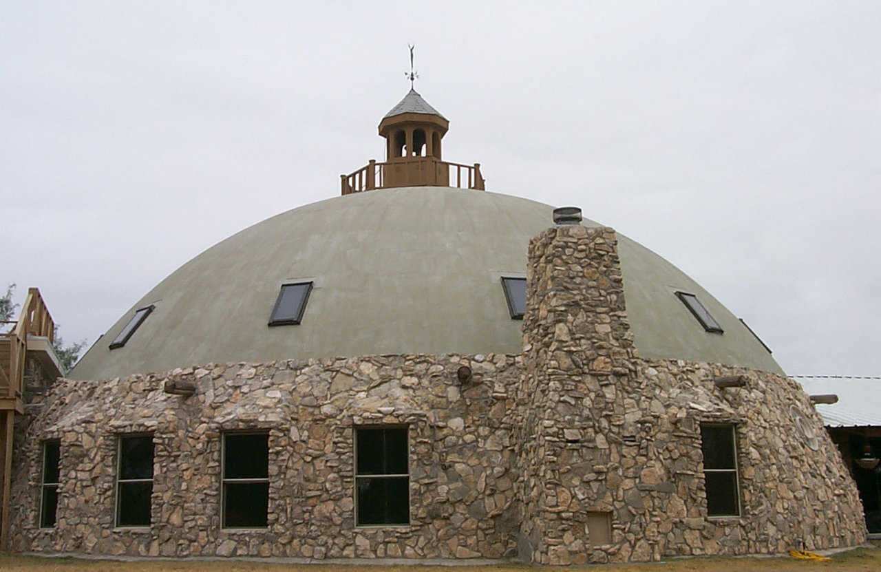 Echoing its environment — Antelope Springs Ranch in Blackwell, Texas has an exterior partially covered in native rock.