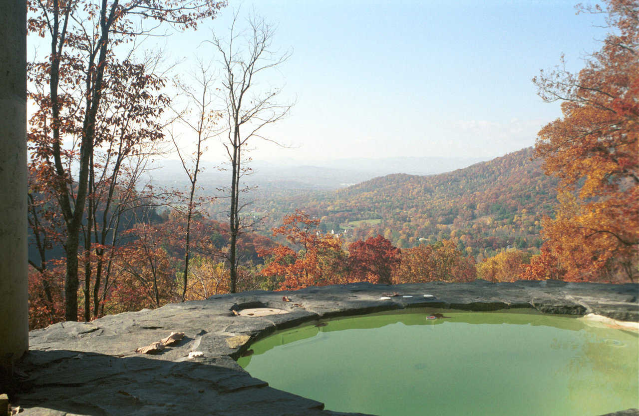 Total privacy! — Outdoor hot tub is built right into the hillside and surrounded by granite. The spa was created using a reverse Monolithic building method.