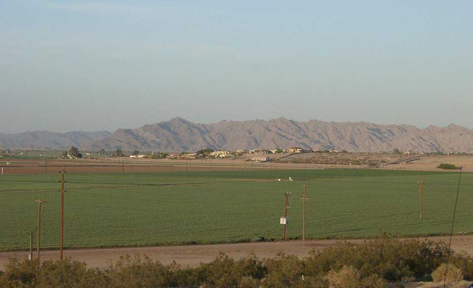 Spectacular Surroundings — Yumadome is enclosed by beautiful fields and mountains.