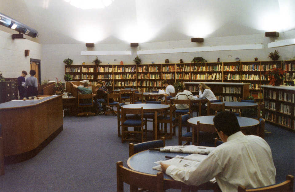 Library — The library at the dome’s center includes a skylight, indirect lighting, angled walls, a high ceiling and acoustics designed to eliminate noise.