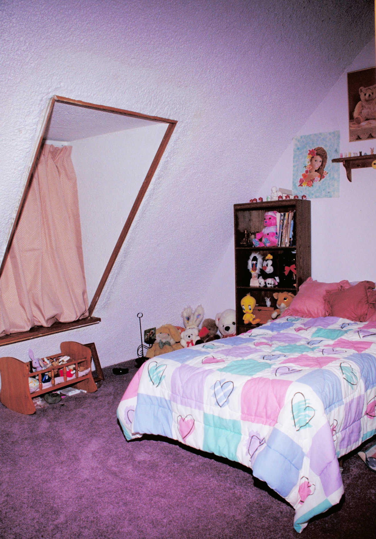 Pink! — It’s a girl’s bedroom — no doubt about that!