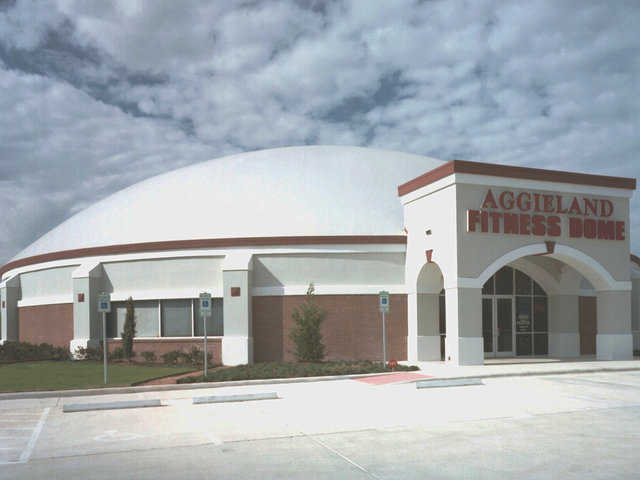 Aggieland Dome — The 124′×40′ dome encompasses 12,000 square feet on the ground level and 2,400 square feet on the mezzanine level. The fitness area offers an oversized free weight area, quick circuit area, cardio machines with individual TVs on all 31 pieces, locker rooms with individual shower and dressing areas, and a sauna in the men and women’s locker rooms.  Building was completed in January 2004.