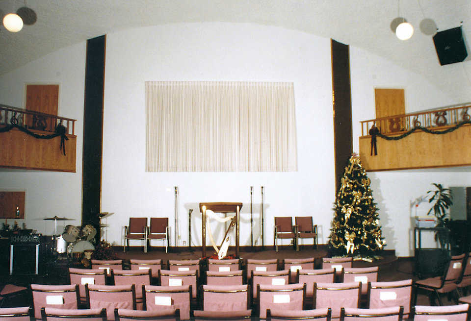 Trinity Christian Center’s Pulpit — The church was constructed by Ray Ansel who experimented with igloo-like structures before learning Monolithic’s technology.