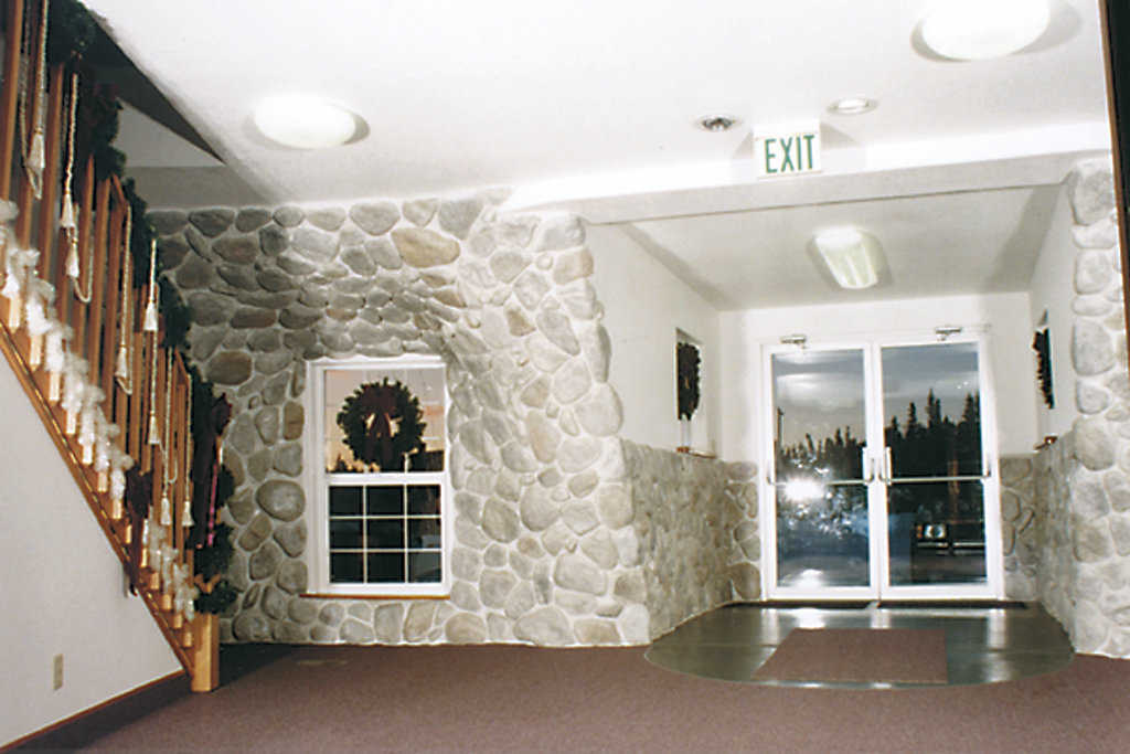 Interior Entryway — It has an attractive, inlaid rock wall.