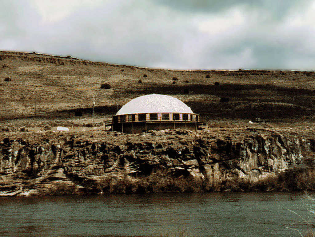 Cliffdome — In 1978, Judy and David South designed Cliffdome to show the world just how versatile a Monolithic Dome could be and to comfortably accommodate their growing family and friends who often stayed with them.
