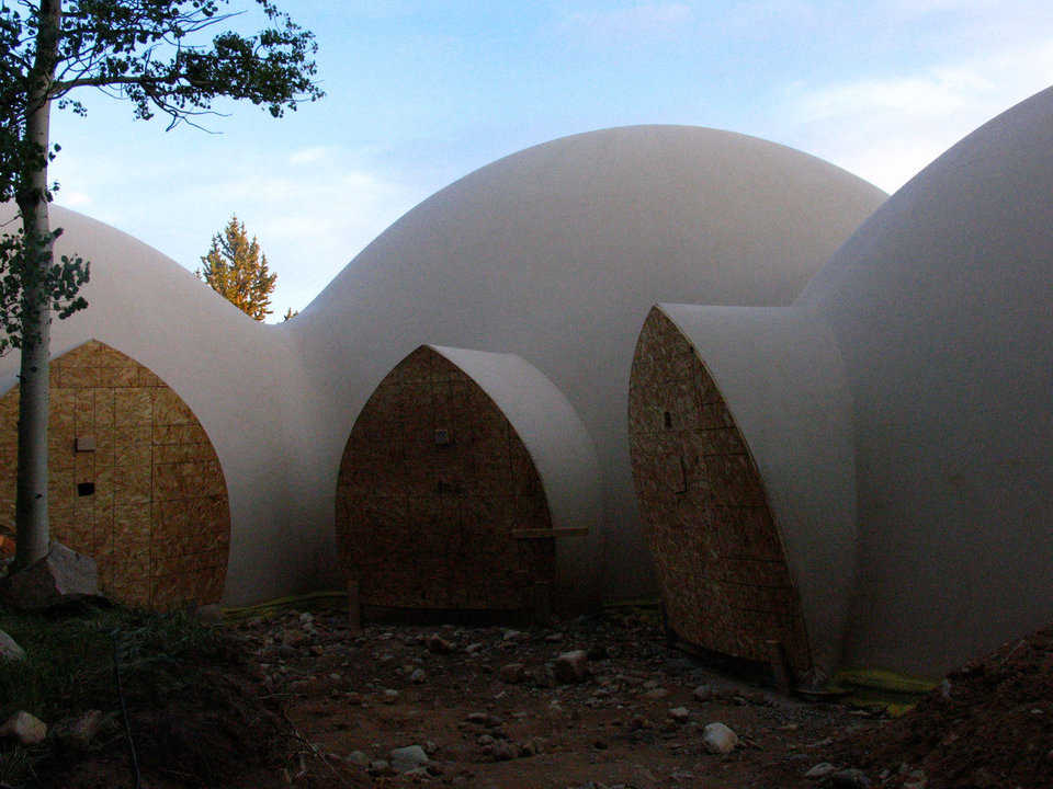 Three interconnected domes — Central dome has a diameter of 47 feet, while the domes on either side of it have a diameter of 36 feet.