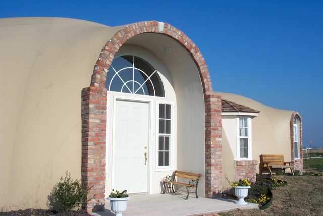 Marilee & Larry Byrne’s home — This beautiful Monolithic Dome home has a 12-foot arched entry that opens onto the central living dome.