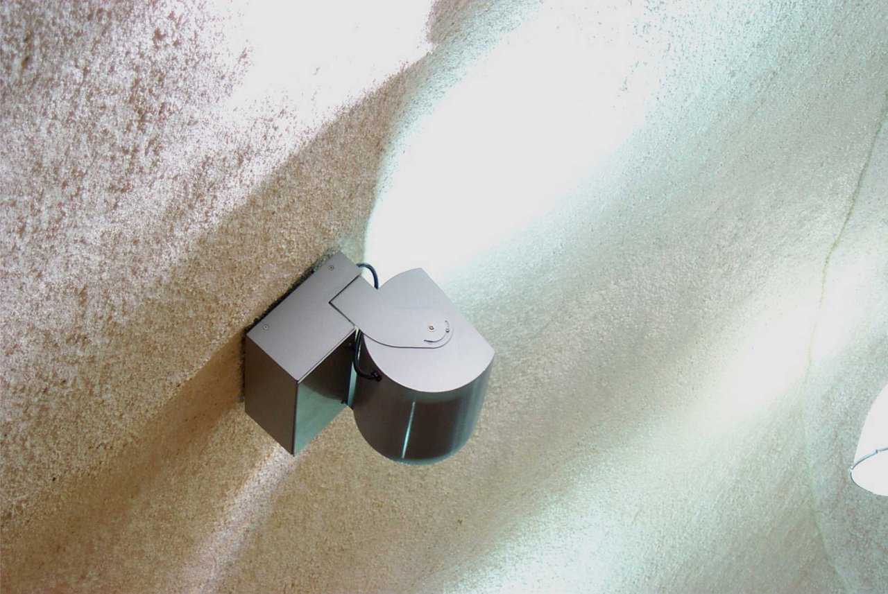 Effective lighting — Light fixtures are anchored to the dome shell. These lights are small, but produce effective lighting reflected on the dome shell.