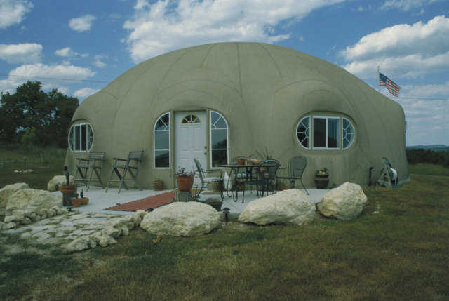 Thinking round! — Rounded windows reflect the shape of Bill Click’s domicile in Bandera, Texas.