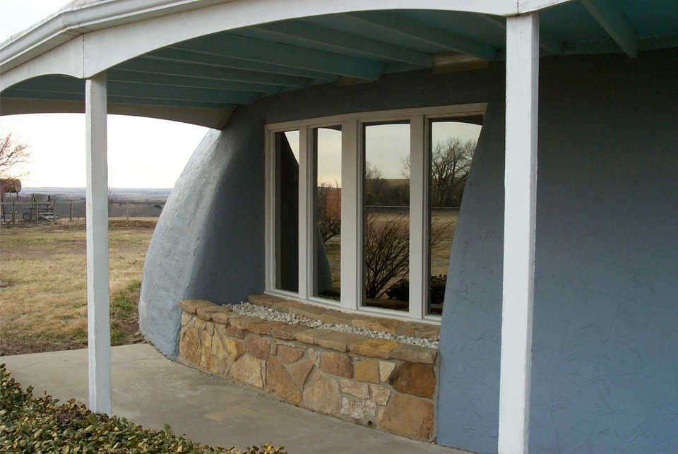 Stewarts’ Monolithic Dome home — Many years after it was built, the Stewarts enjoy the comfort and energy benefits of their 50-foot dome home near Eureka, Kansas.