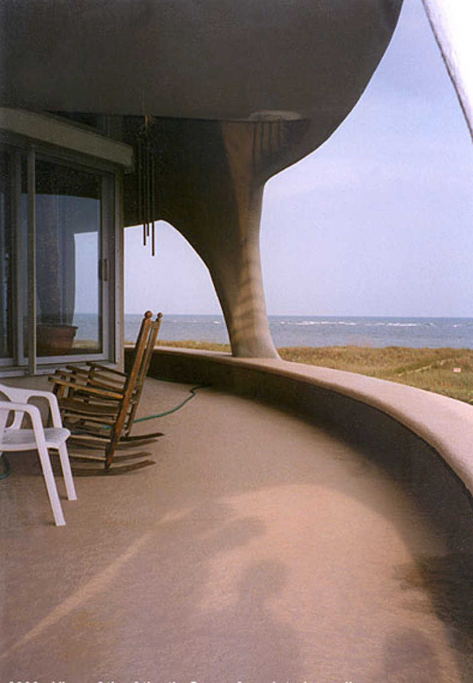 Up and out! — The main balcony, outside the living room, has a single pillar that is part of this Monolithic structure and is extremely strong.