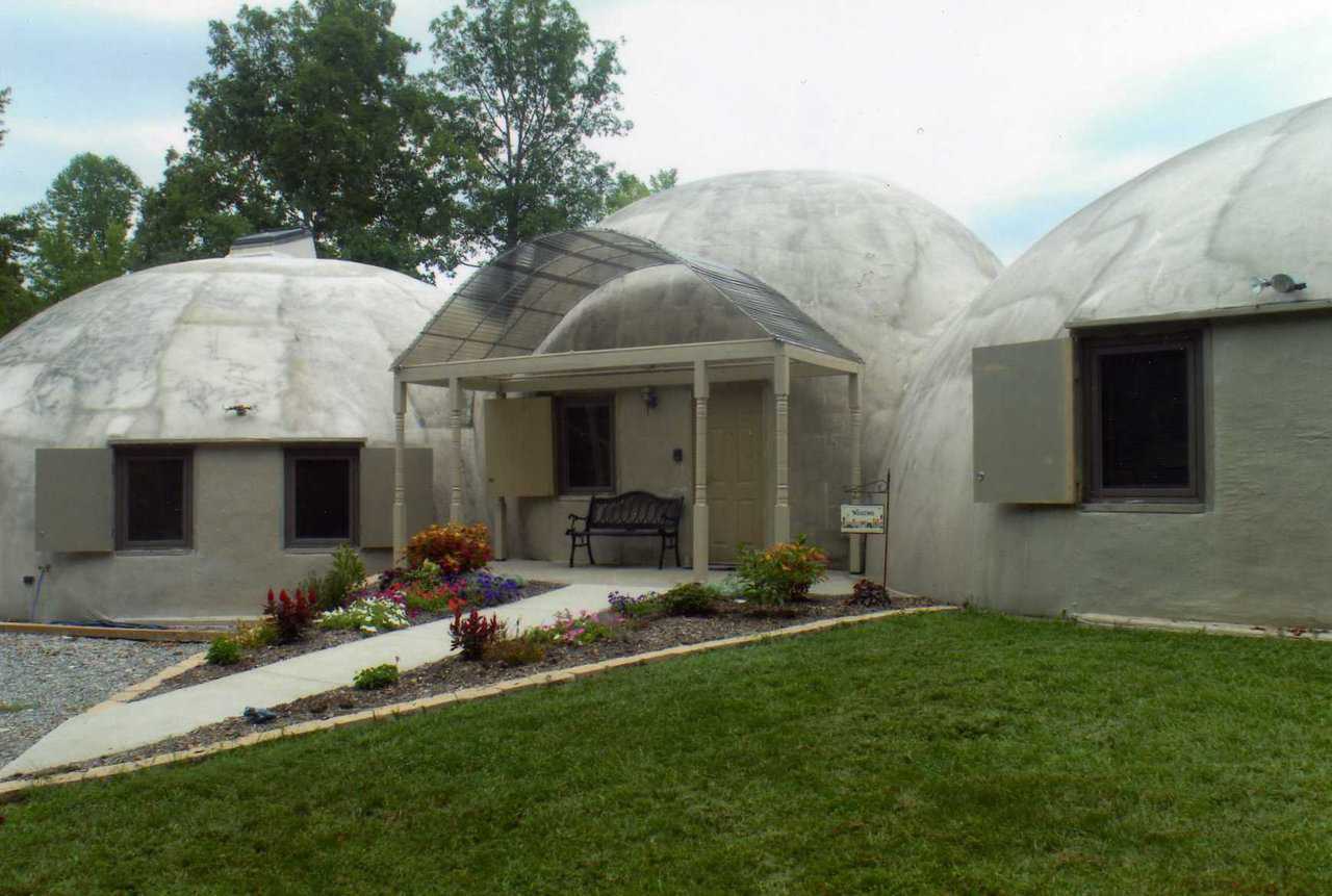 Exterior — The Rosholdts obtained a first dome mortgage in 2002 after the lender saw how nice and conventionally livable the dome was finished out.