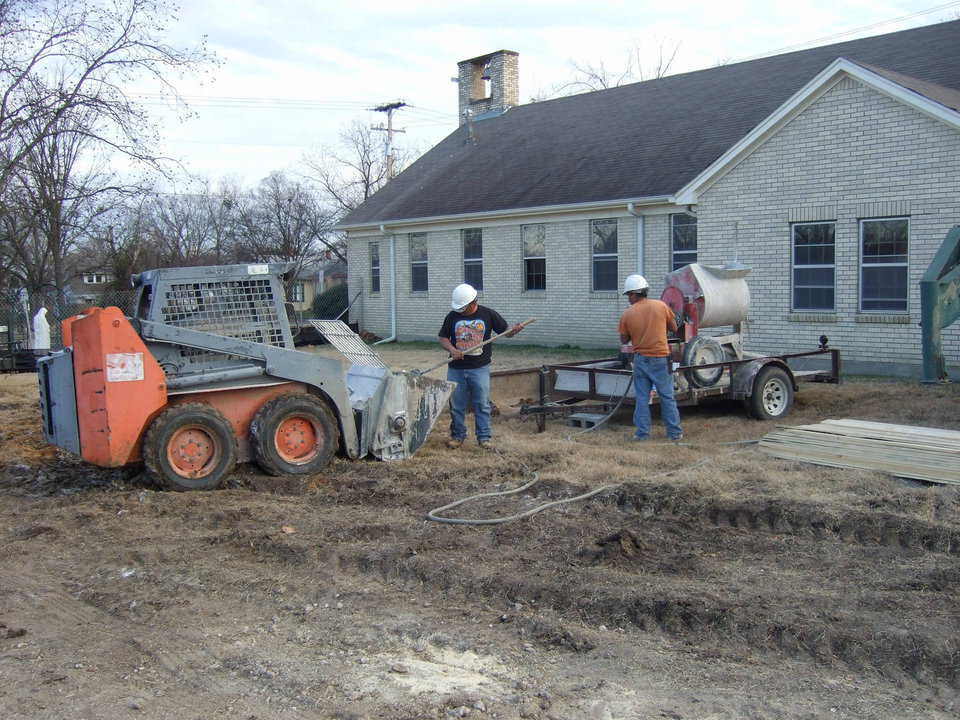 Here the men have loaded the mix and are cleaning the hopper, and adding more epwater until the mix is just how they want it. Another advantage of the mixer is that the sand, water, and cement don’t necessarily have to be in the same location.