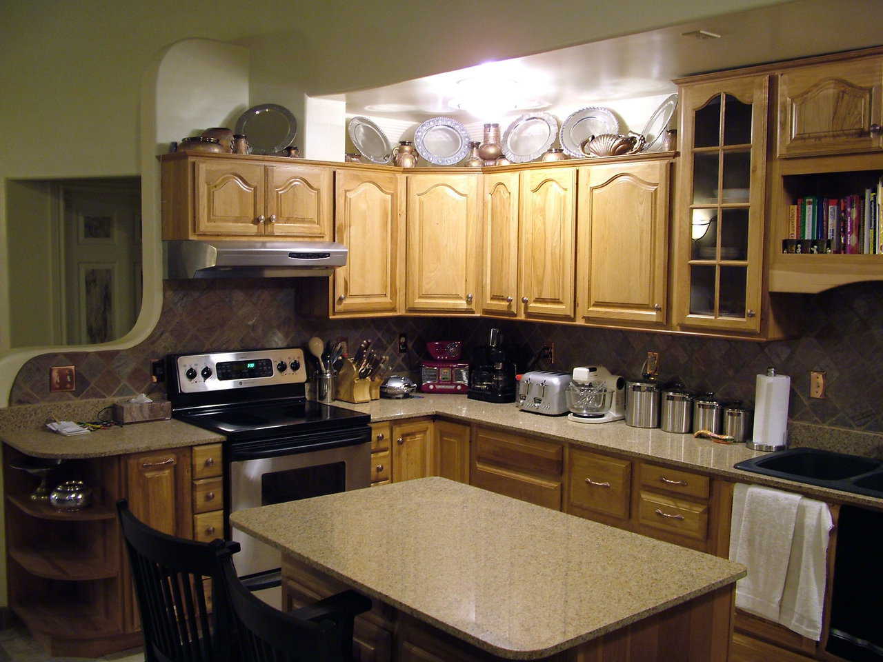 Comfortable work space – Appliances, cupboards and counters in the kitchen are arranged for efficiency and comfort.