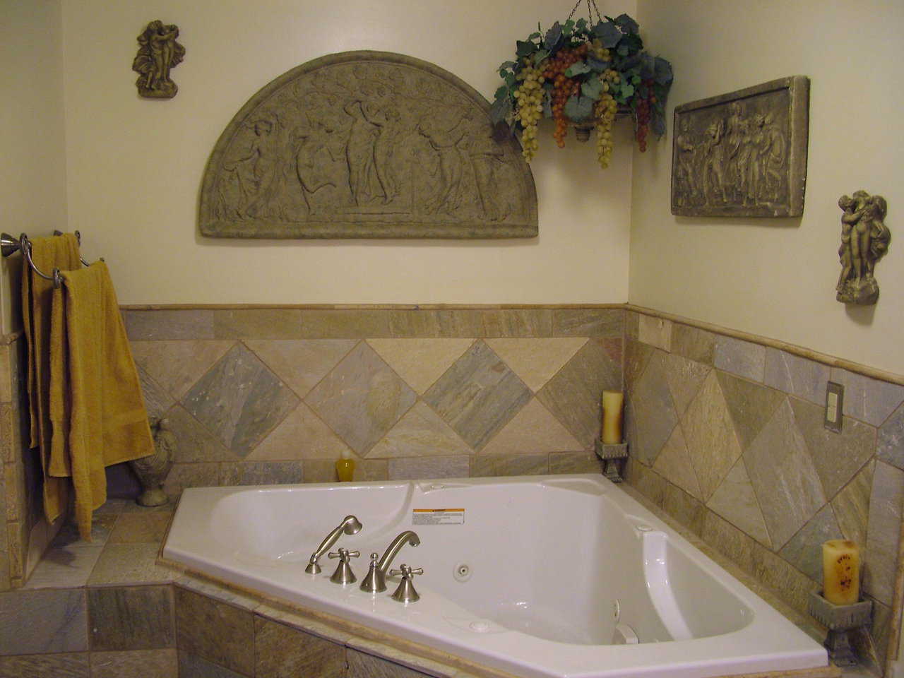 Anyone for a soak? – This attractive master bath includes a roomy tub.