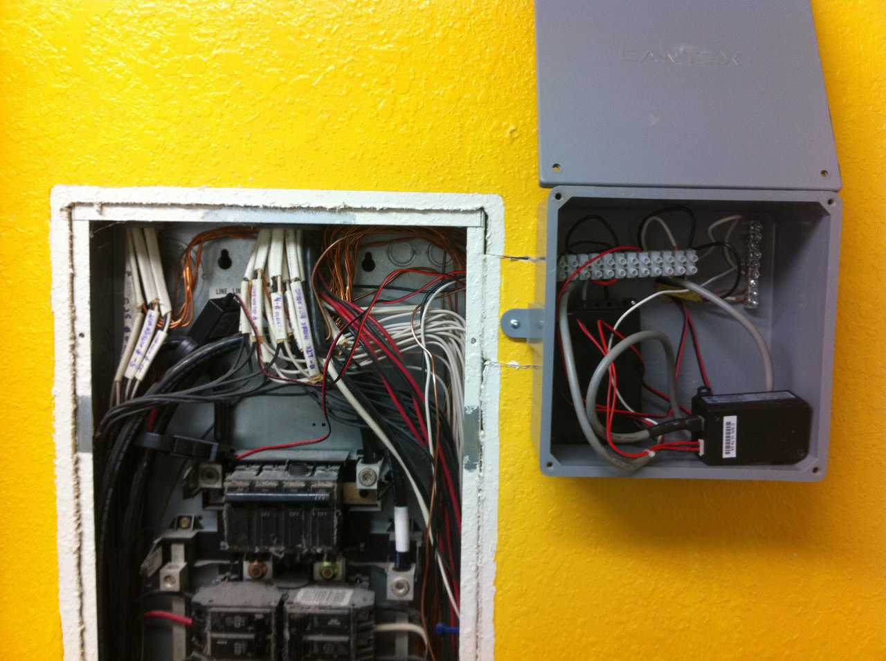 An overview shot of the device installed.