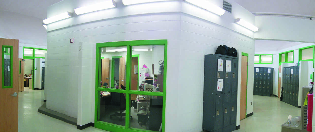 The five-dome Pattonsburg School in Pattonsburg, Missouri is designed so classrooms and lockers line the perimeter.