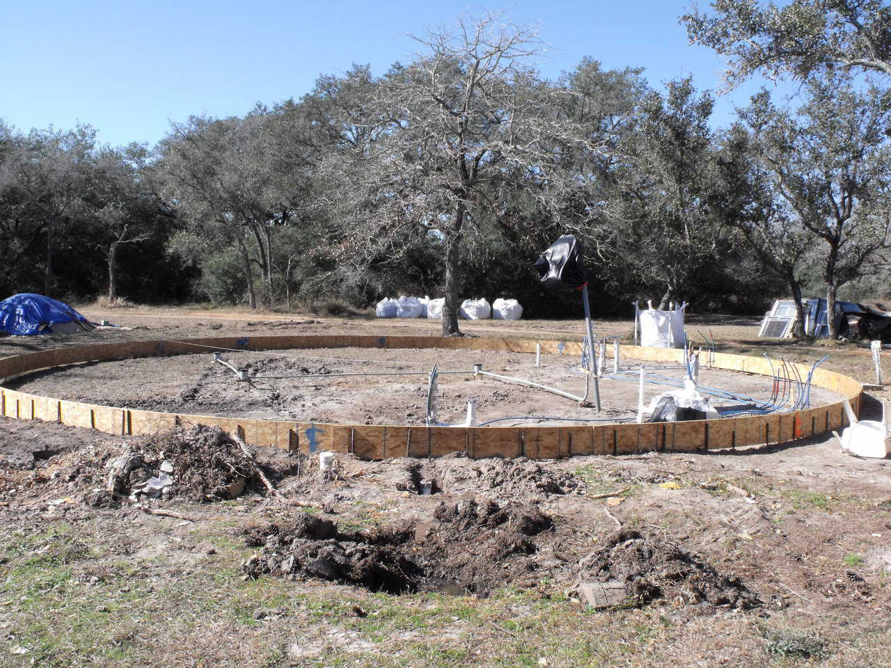 In January 2011, Monolithic’s crew headed by Javier Figueroa began the construction process for Jay’s dome.