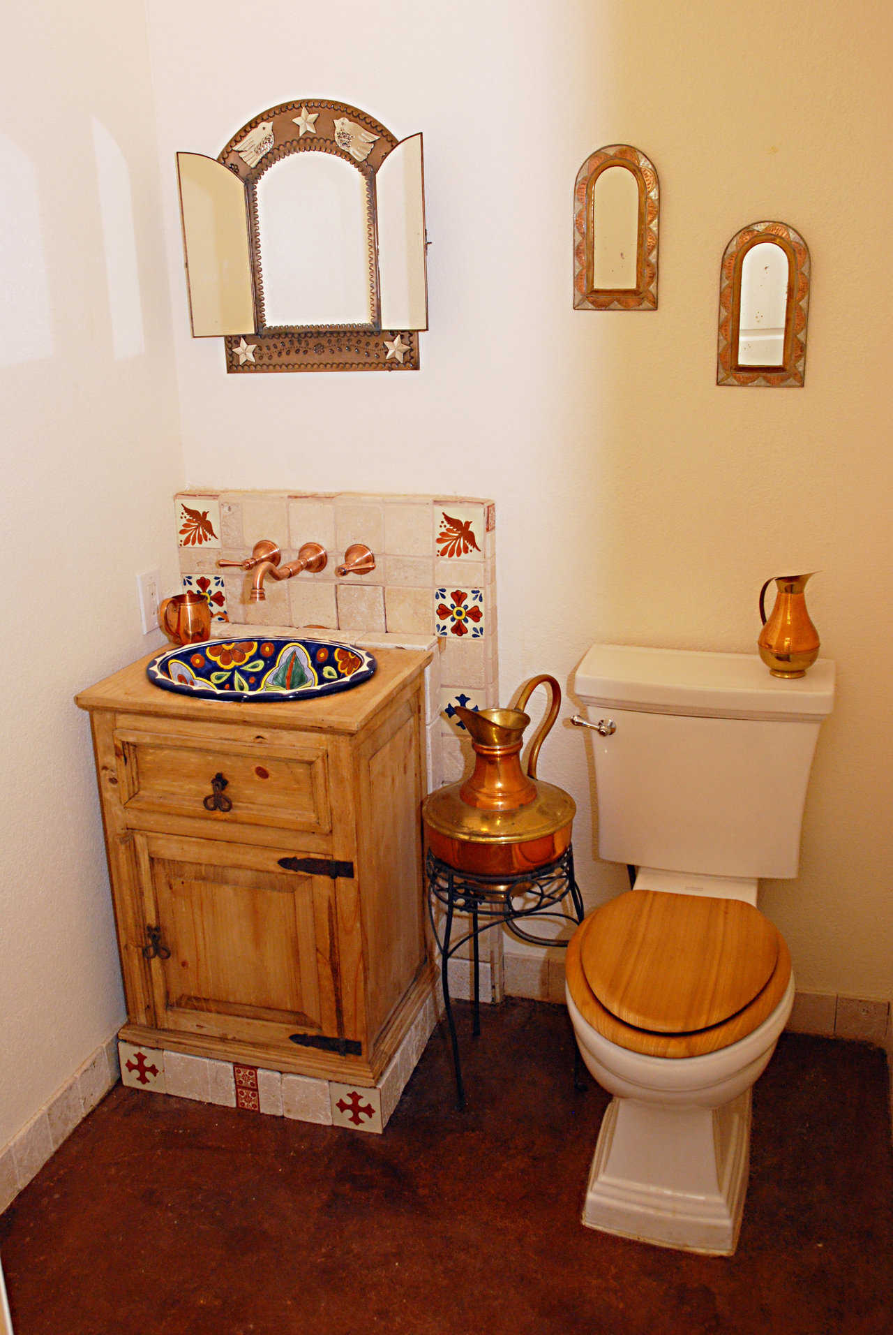 This guest bathroom – one of four – reflects the dome’s Spanish motif.