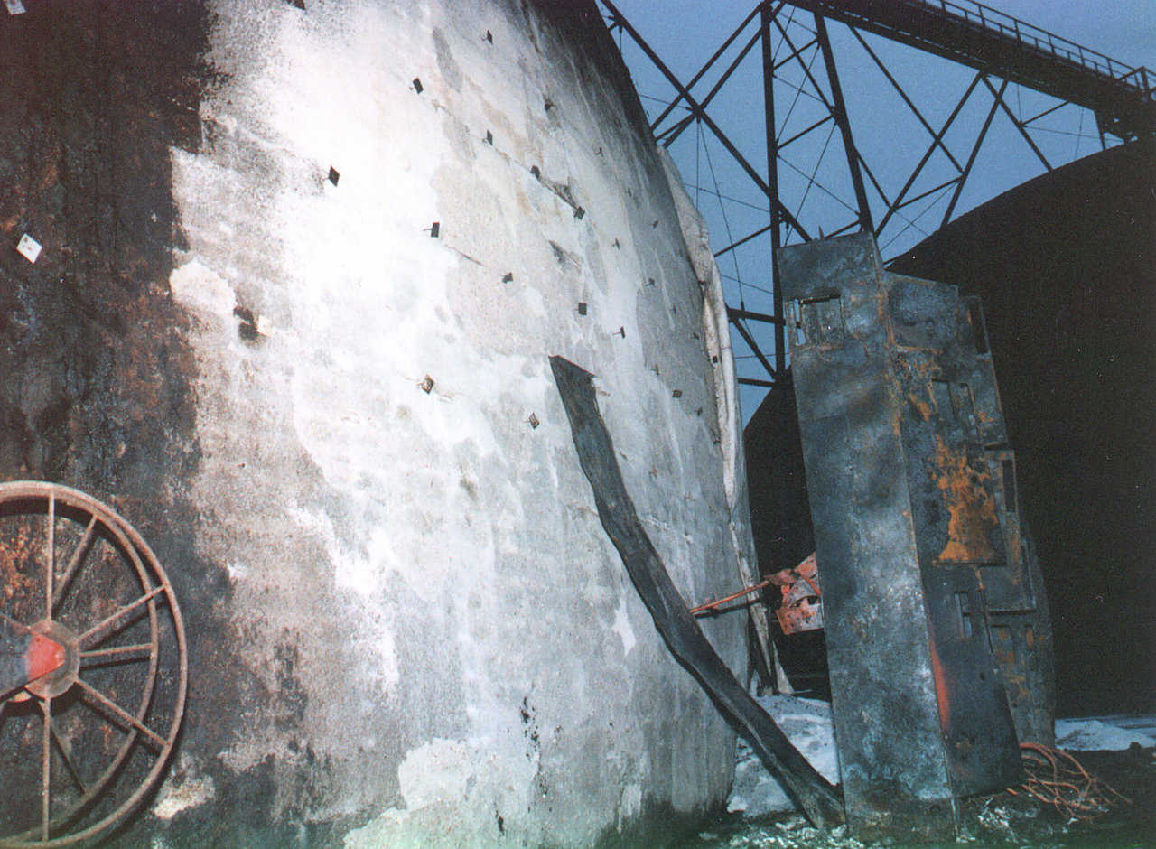 Fire damage – Burned Transformer – Interior surface of dome never got warm – Cargill – Channelview, TX
Foam burned totally off the concrete exposed rebar hangers and bases, as well as the carcass of the old transformer. The 300 gallons of transformer oil, that were totally consumed, were in this area. But this building lost none of its functionality as a fertilizer bulk storage. Repairing damages only necessitated sandblasting or scrapping the charred foam and applying new foam.