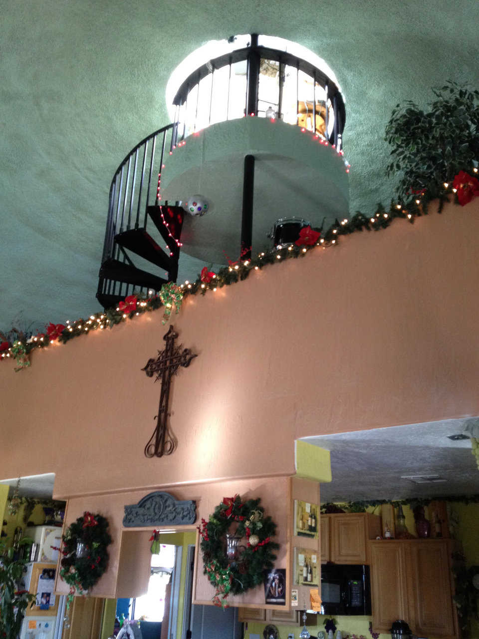 Yorkie Dome’s second level has an open play area, a TV and a bedroom. From the cupola, Glenna and her visitors can view Superstition Mountain.