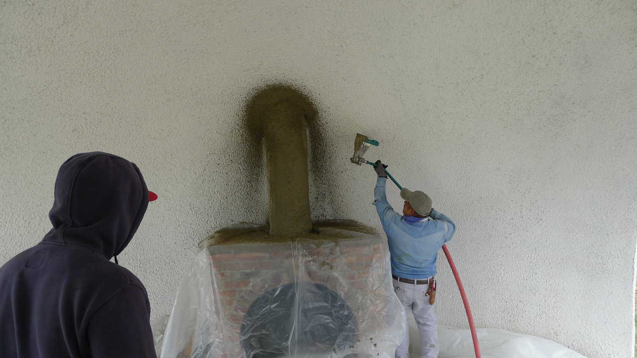 Spraying architctural concrete often requires little concrete, but lots of control. The Quickshot is perfect for small spaces.