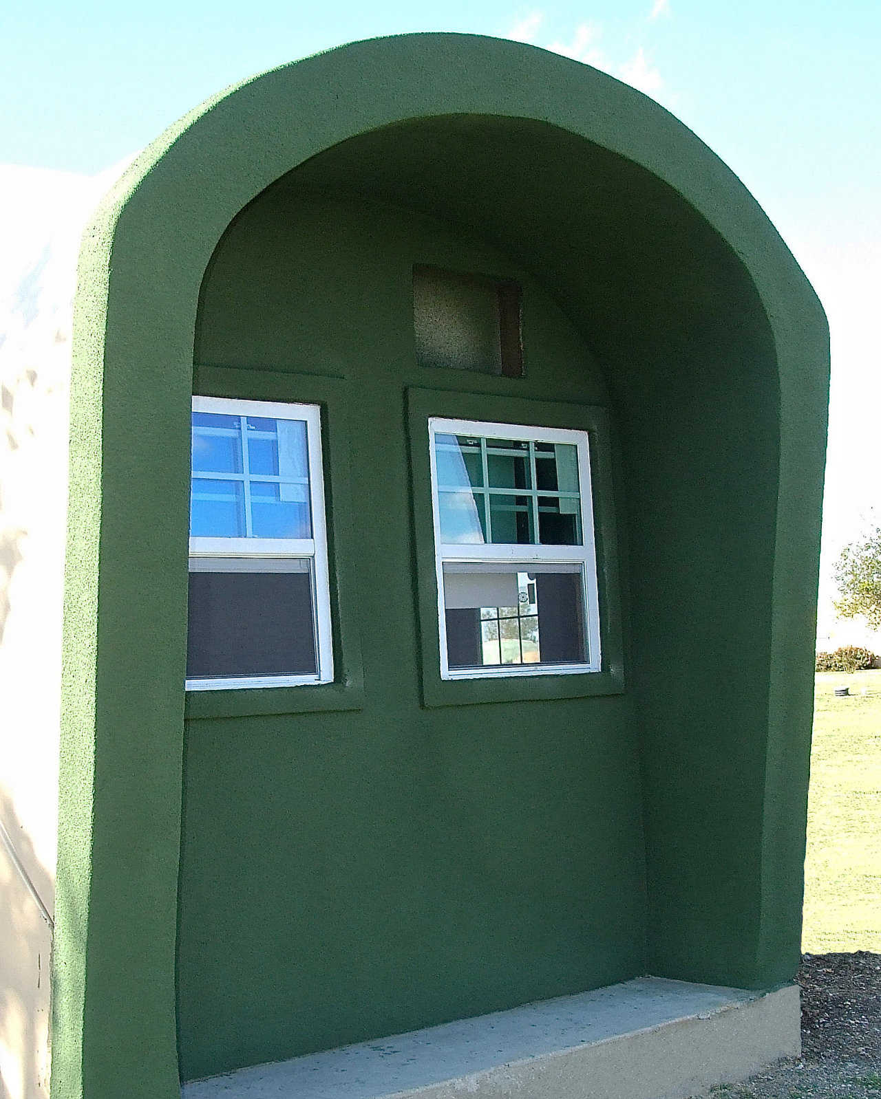 The back of the dome has an augment over the windows. Mike painted both augments a dark green that attractively contrasts with the white trim.