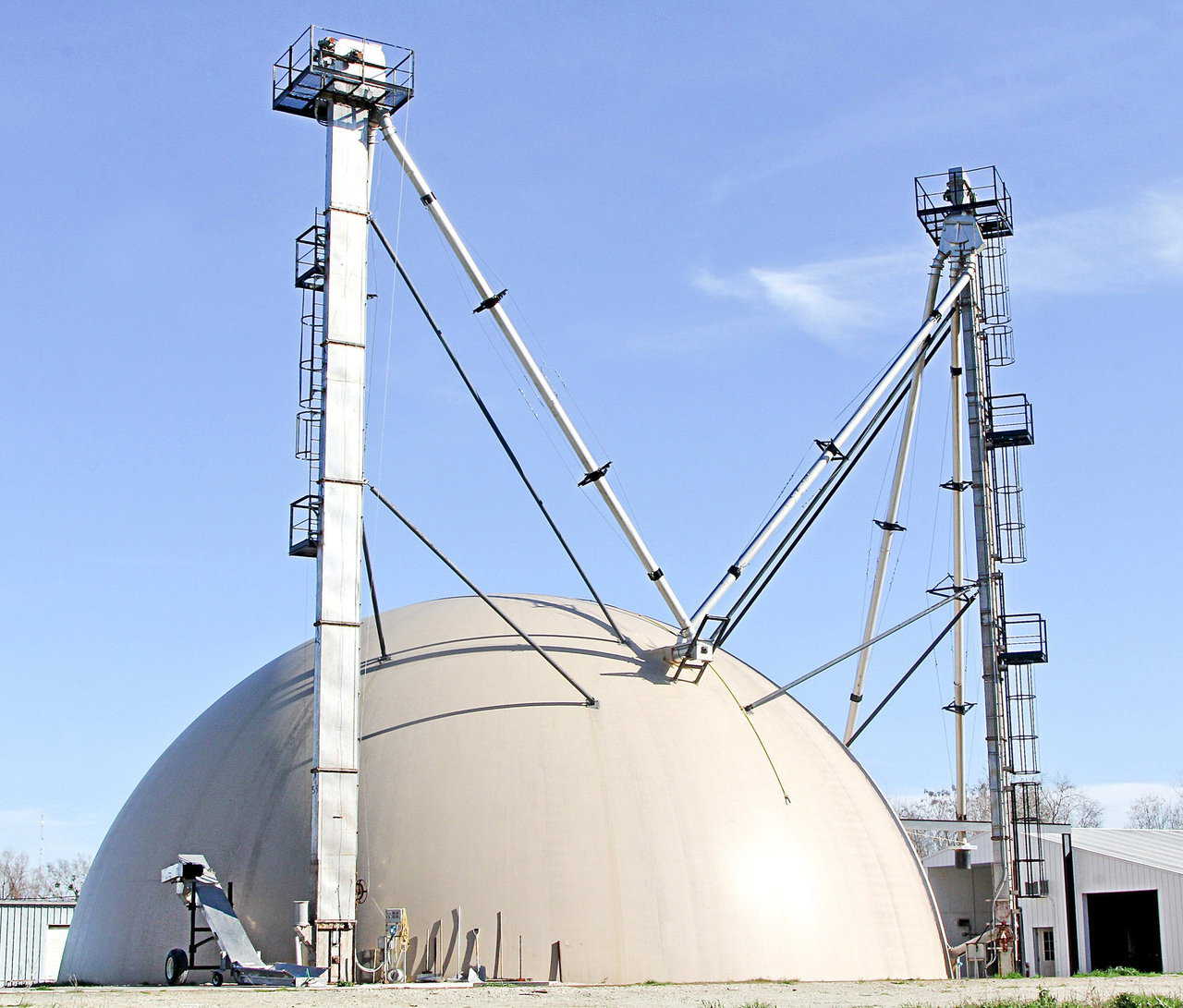 This project included the installation of two elevators. These elevators give Higland Growers the flexibility to move material into multiple locations and from multiple sources. The dome can easily support the weight of all of the interior and exterior equipment.