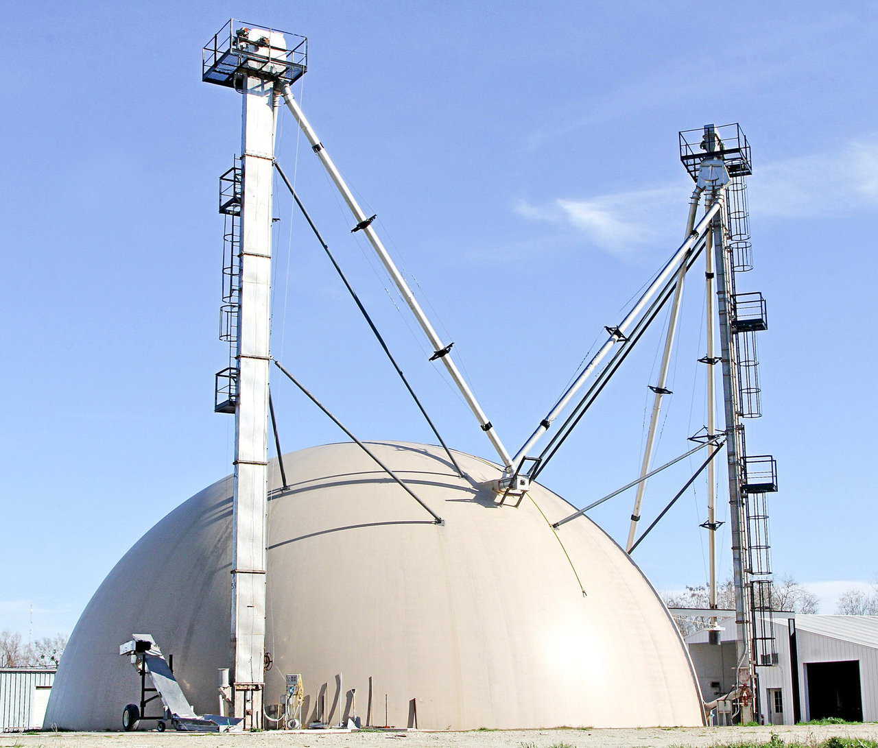 This project included the installation of two elevators.  These elevators give Higland Growers the flexibility to move material into multiple locations and from multiple sources.  The dome can easily support the weight of all of the interior and exterior equipment.