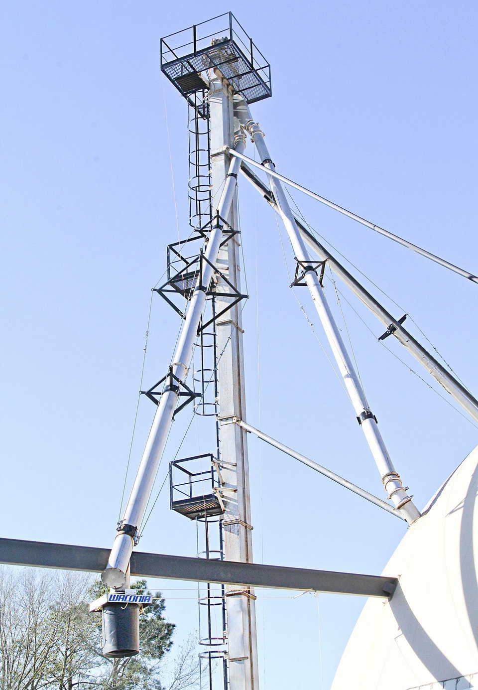 Elevator with the truck load out leg – The dome has the ability to safely hold the entire equipment load.  Mounting to the dome is simple and permanent.
